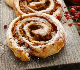 Brioches à la cannelle et aux pommes - Épicées et moelleuses