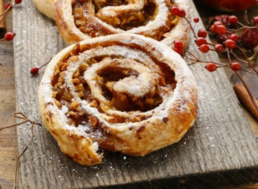 Brioches à la cannelle et aux pommes - Épicées et moelleuses