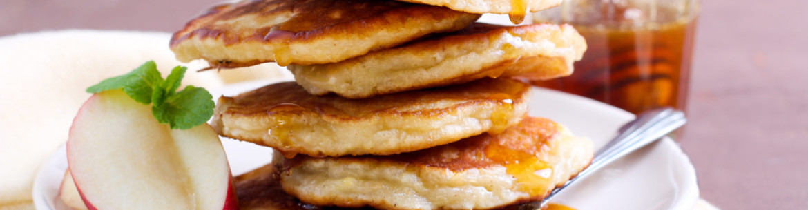 Crêpes aux pommes avec du kéfir