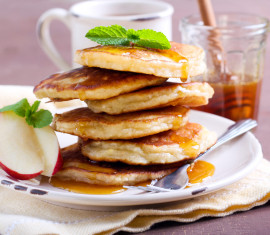 Crêpes aux pommes avec du kéfir