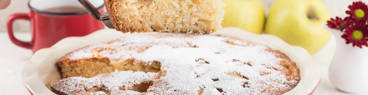 Mannik au kéfir et aux pommes cuit au four