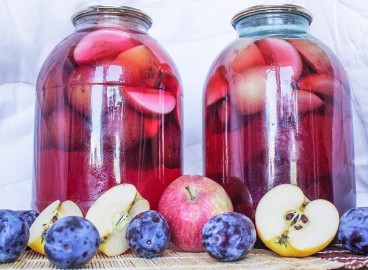 Compote de prunes et de pommes pour l'hiver
