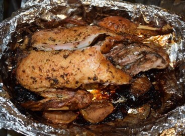 Canard rôti aux pommes et aux pruneaux