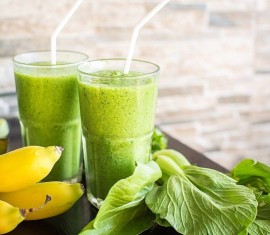 Smoothie pomme, banane et épinards