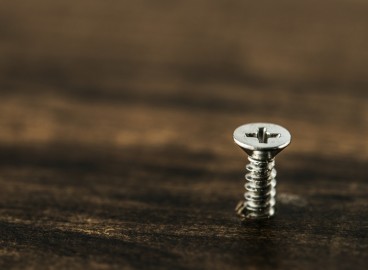 Pourquoi enfonce-t-on un clou dans un pommier ?