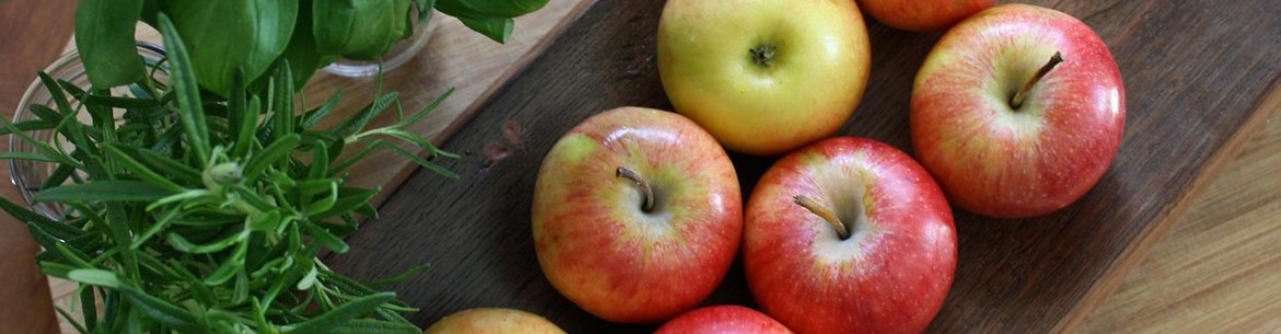 Les pommes pendant l'allaitement