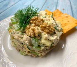 Salade de pommes, poulet et céleri