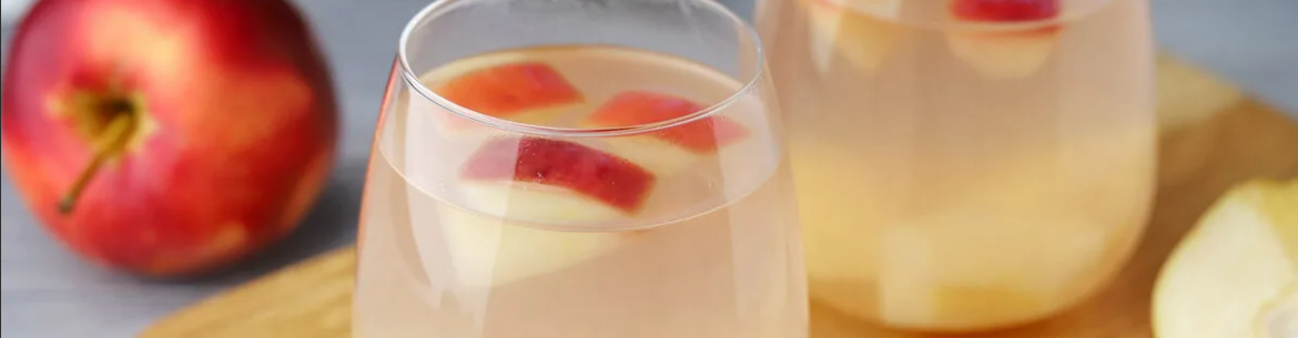 Compote de poires et de pommes dans une casserole