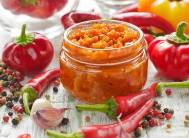 Adjika de courgettes et de pommes pour l'hiver