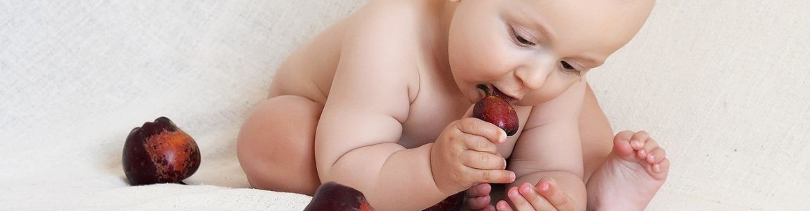 À quel âge peut-on commencer à donner des pommes et du jus de pomme à son bébé ?