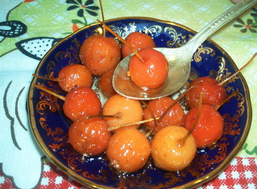 Confiture faite à partir de pommes paradis avec leurs tiges entières