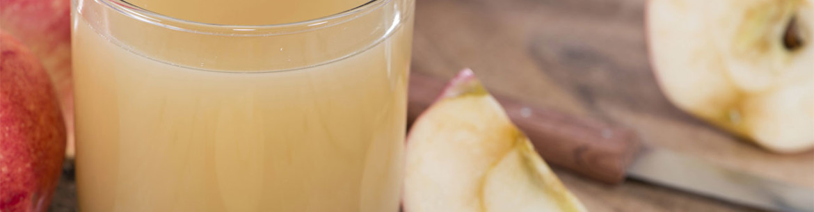 Jus de pommes sauvages pour l'hiver, préparé avec un extracteur de jus