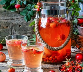 Compote d'églantier et de pommes pour l'hiver