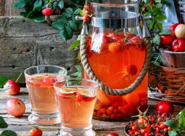 Compote d'églantier et de pommes pour l'hiver