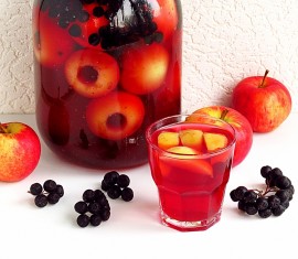 Compote d'aronia et de pommes pour l'hiver