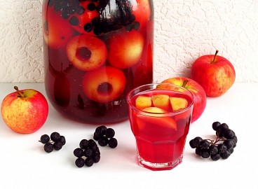 Compote d'aronia et de pommes pour l'hiver