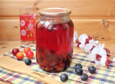 Compote de pommes et de prunelliers pour l'hiver