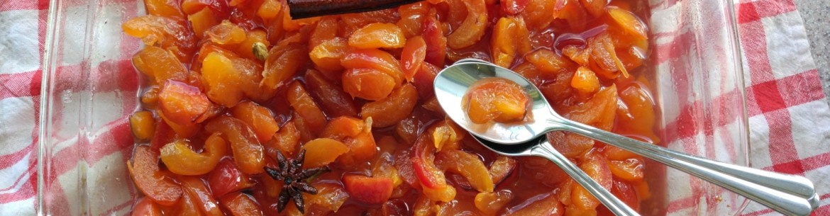 Confiture transparente à base de tranches de pommes sauvages