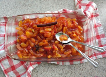 Confiture transparente à base de tranches de pommes sauvages