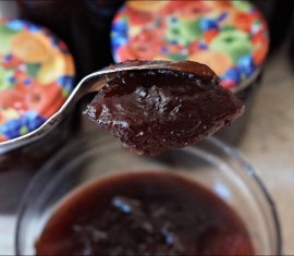 Confiture de prunes et de pommes pour l'hiver