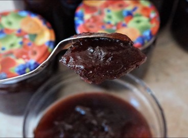 Confiture de prunes et de pommes pour l'hiver