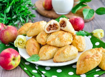 Tartes au fromage blanc et aux pommes au four