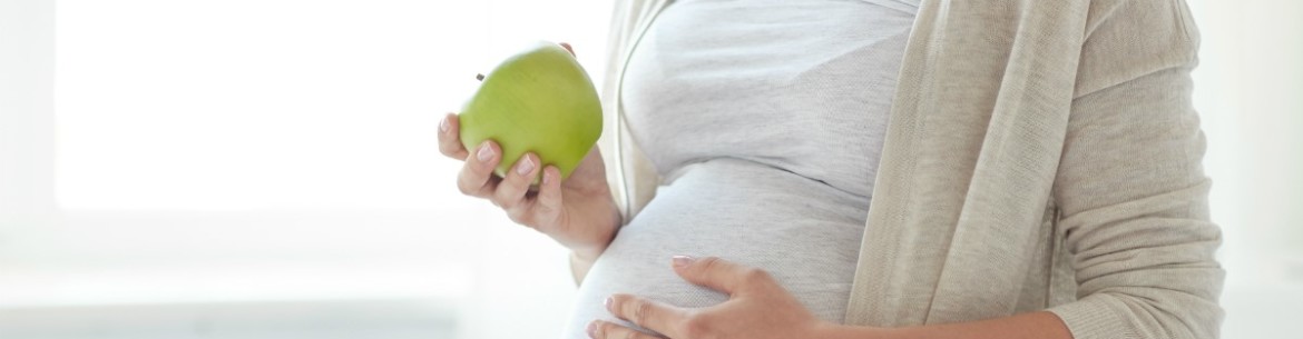 Faut-il manger des pommes pendant la grossesse ? Bénéfices et risques pour la mère et le bébé