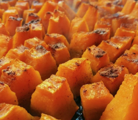 Potiron cuit au four avec du miel et des pommes