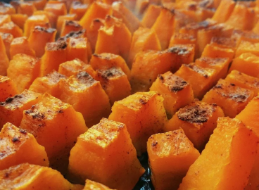 Potiron cuit au four avec du miel et des pommes