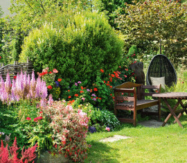 Travaux de jardinage estivaux importants : ce qu’il ne faut pas oublier de faire en juin, juillet et août