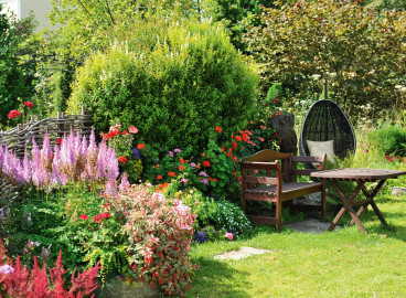 Travaux de jardinage estivaux importants : ce qu’il ne faut pas oublier de faire en juin, juillet et août