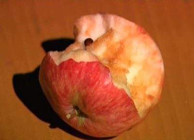 Pourquoi une pomme brunit-elle lorsqu'on la coupe et comment l'éviter ?