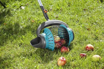 Cueille-pommes à faire soi-même : 5 idées utilisant des objets du quotidien