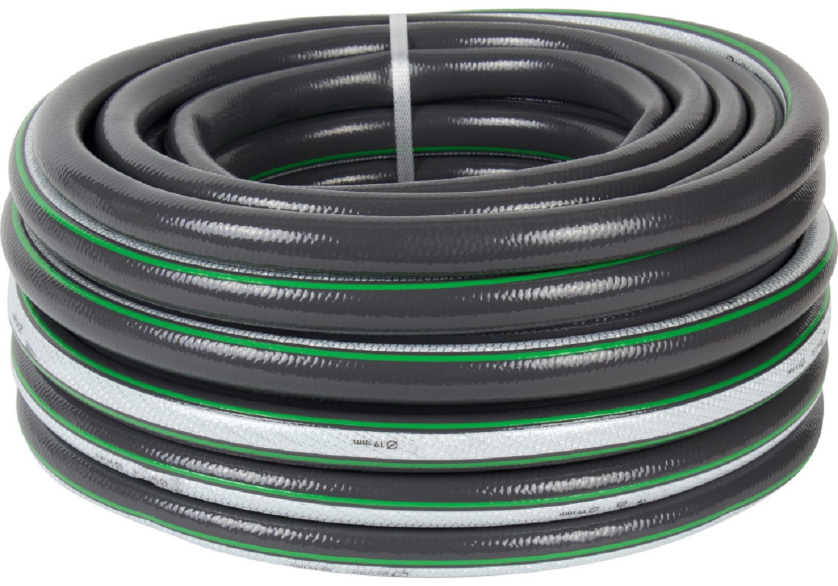 Quel tuyau d'arrosage choisir : il faut en choisir un qui soit durable et résistant aux pliures.